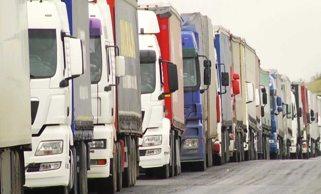 Шекарада кезек көп: Қазақстан-Қытай шекарасында 1500 жүк көлігі кезекте тұр